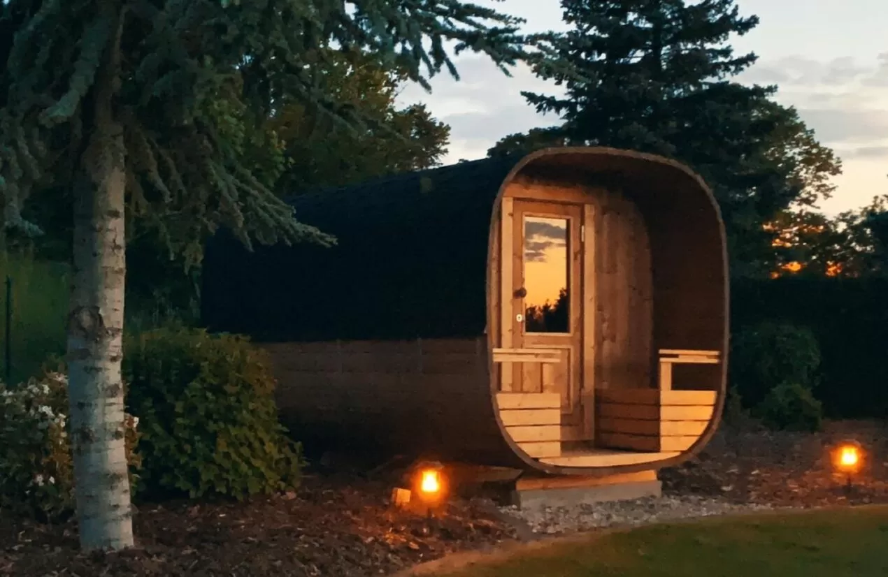 Fasssauna-Abends-1270x826.webp (69 KB)